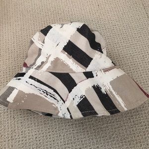 Burberry bucket hat